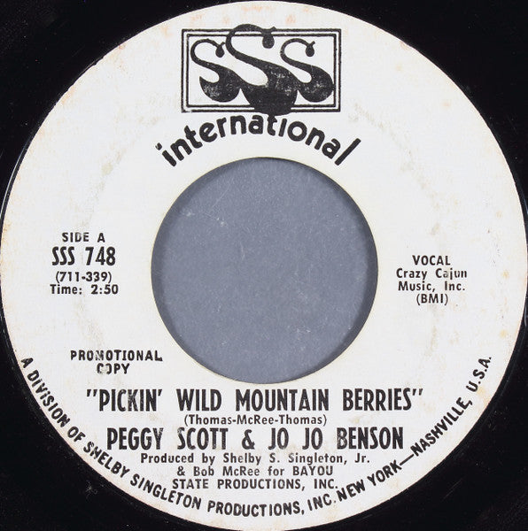 Peggy Scott & Jo Jo Benson : Pickin' Wild Mountain Berries (7", Promo, Styrene, Pit)