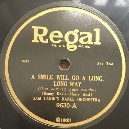 Sam Lanin And His Dance Orchestra / Lucky Strike Orchestra : A Smile Will Go A Long, Long Way / Don't Mind The Rain (Shellac, 10")