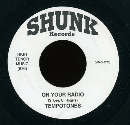 The Tempo Tones / The Magnificent Men : On Your Radio / Peace Of Mind (7", Unofficial)