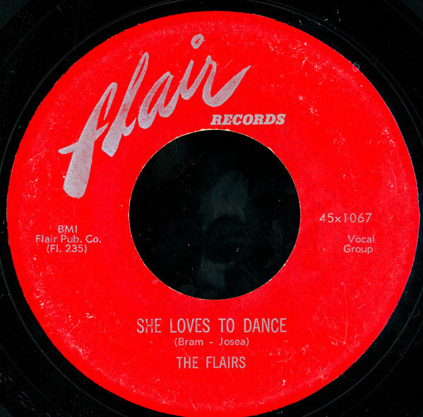 The Flairs : She Loves To Dance / My Darling, My Sweet (7")
